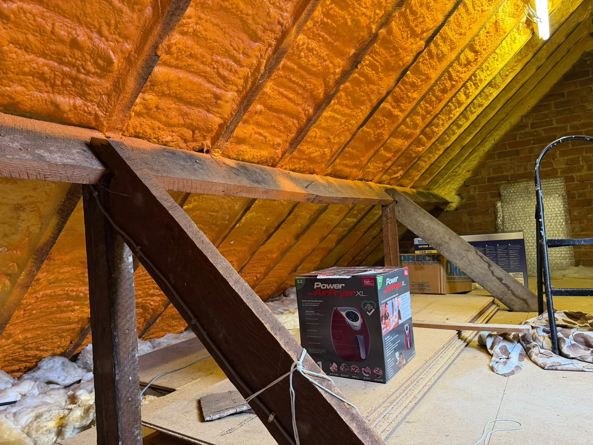 Spray foam on the roof slopes